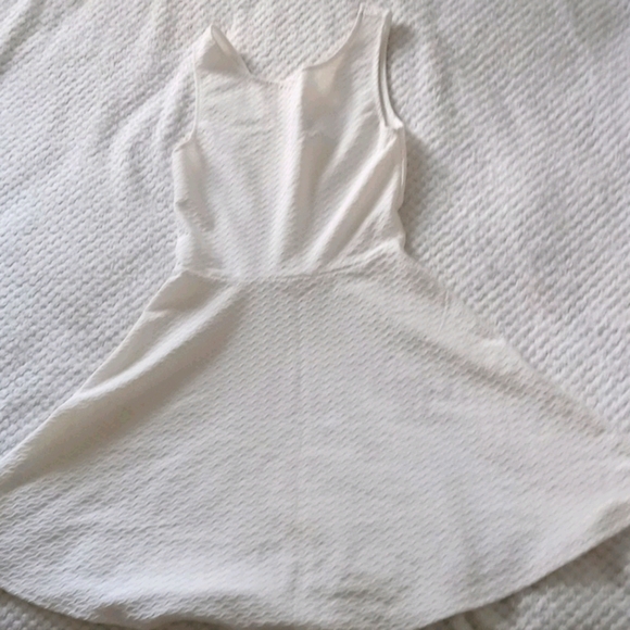 Off white dress - Picture 2 of 4